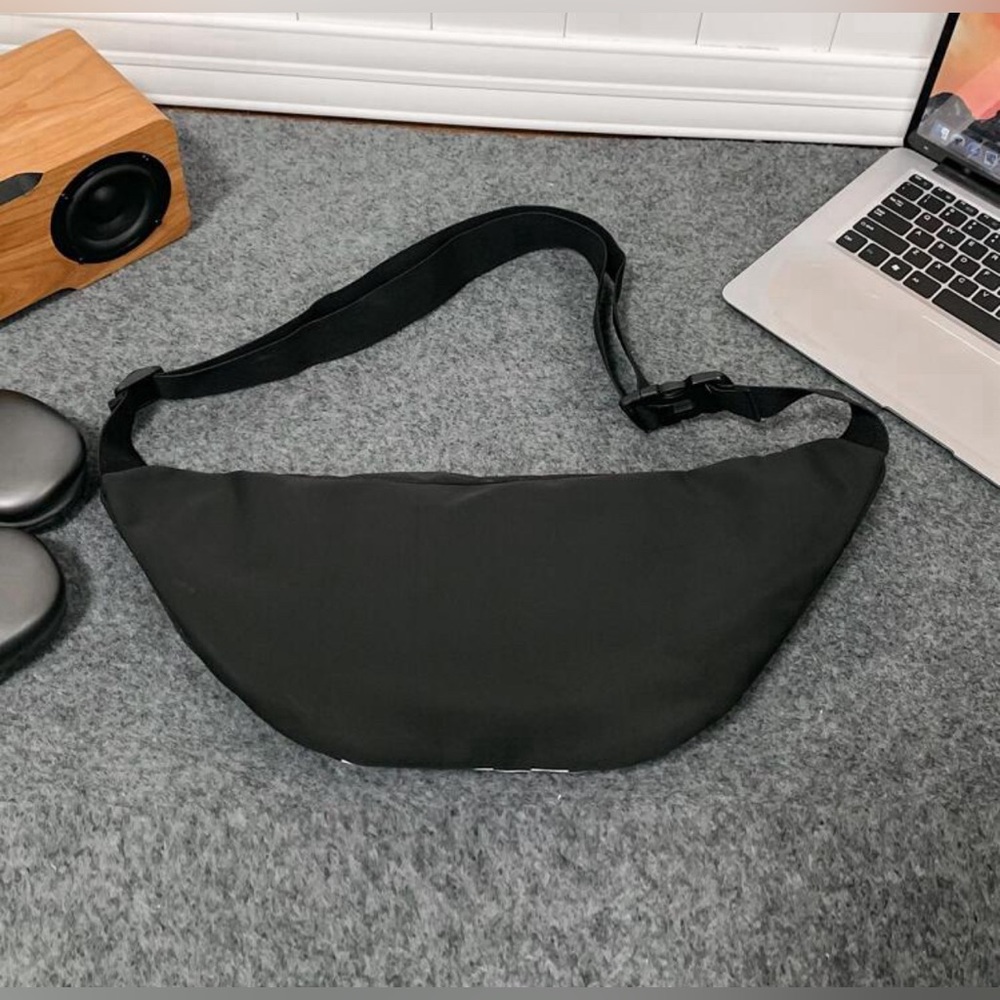 New Oversized Fanny Pack Bag - Picture 3 of 5